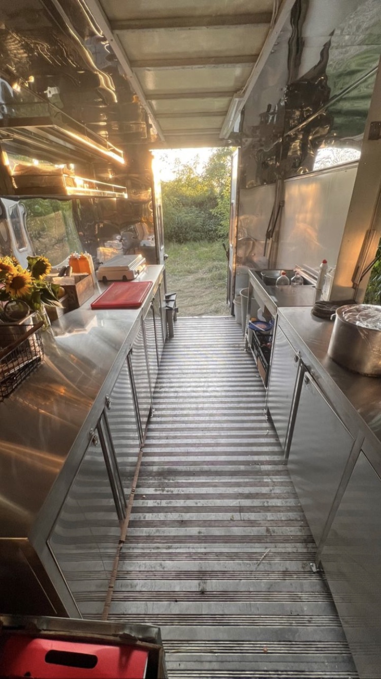 Фуд Трак Для ЗСУ: Полевая кухня на базе грузового автобуса IVECO
