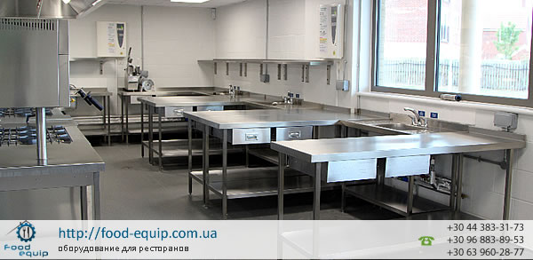 Нейтральное оборудование из нержавеющей стали для кухонь столовой: столы производственные на кухне ресторана