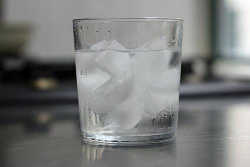 Льод у склянці