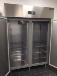 Шафа холодильна EFN02